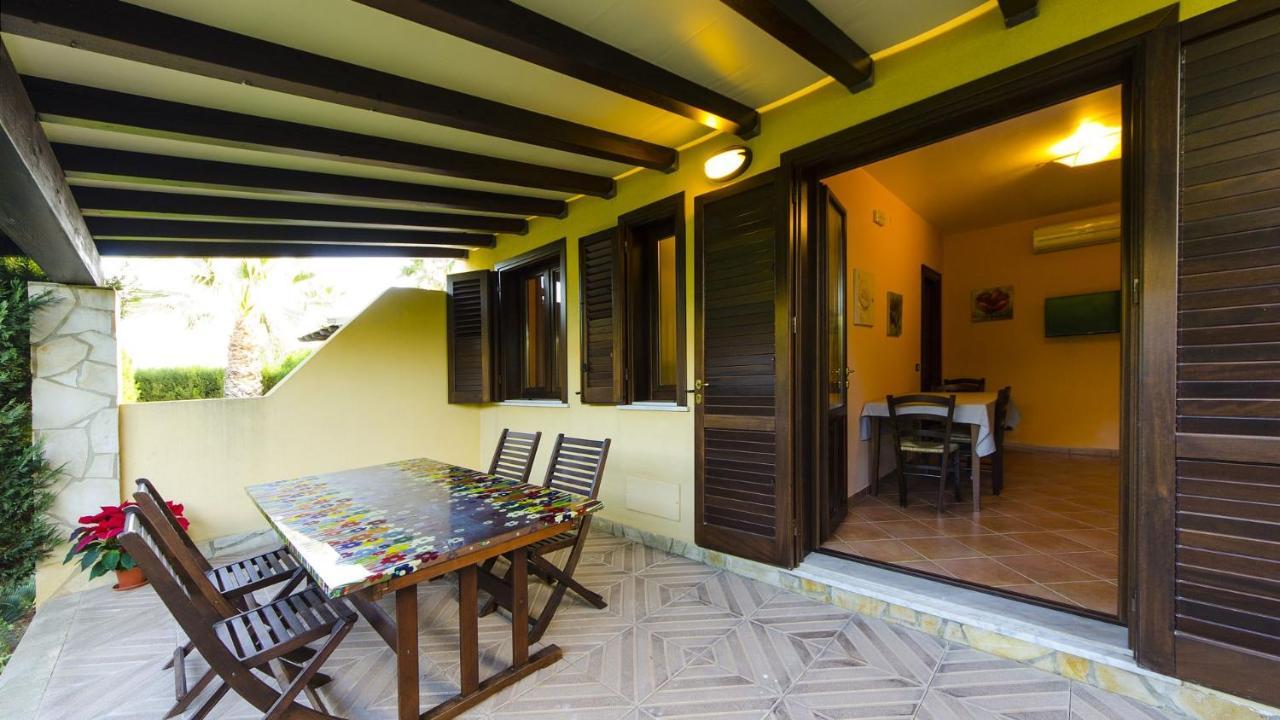 Residence Hydria Campofelice Di Roccella Bagian luar foto