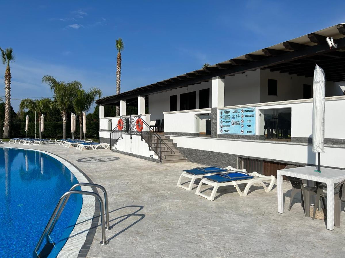 Residence Hydria Campofelice Di Roccella Bagian luar foto