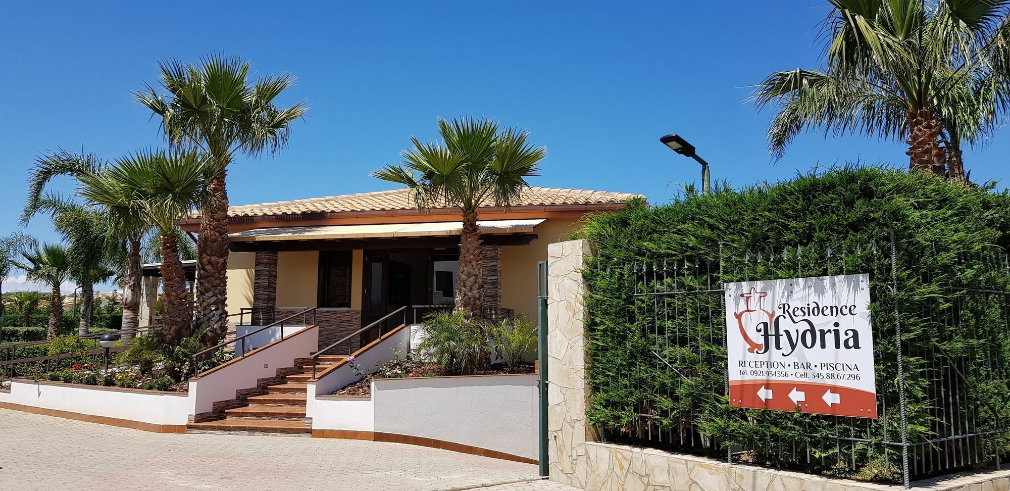 Residence Hydria Campofelice Di Roccella Bagian luar foto