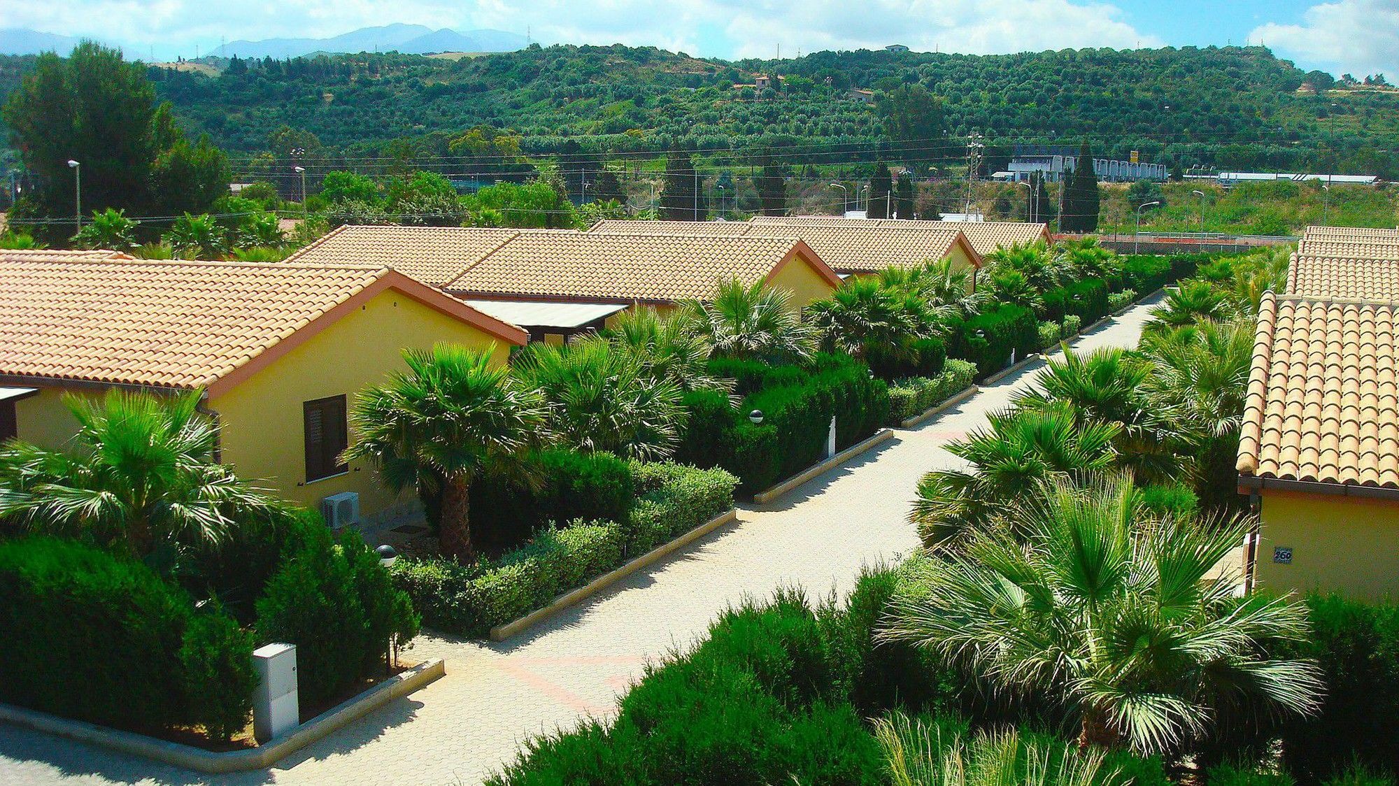 Residence Hydria Campofelice Di Roccella Bagian luar foto